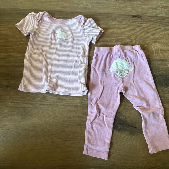 3 Matching sets for girls - Picture 5 of 6